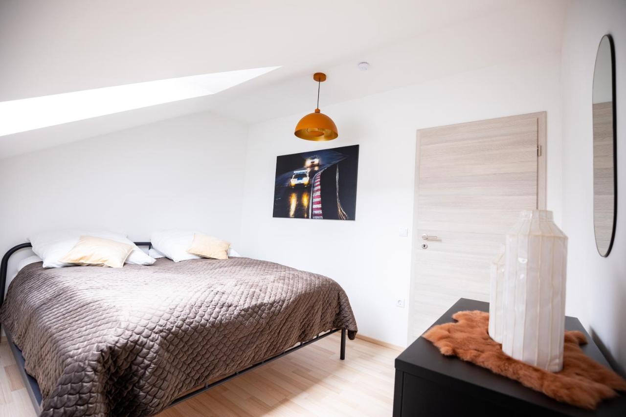 Design-Ferienwohnung In Kelberg Am Nuerburgring: Platz Fuer 6, Kueche, Wifi, Netflix Extérieur photo