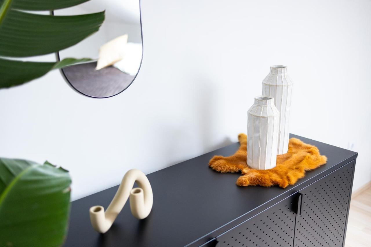 Design-Ferienwohnung In Kelberg Am Nuerburgring: Platz Fuer 6, Kueche, Wifi, Netflix Extérieur photo