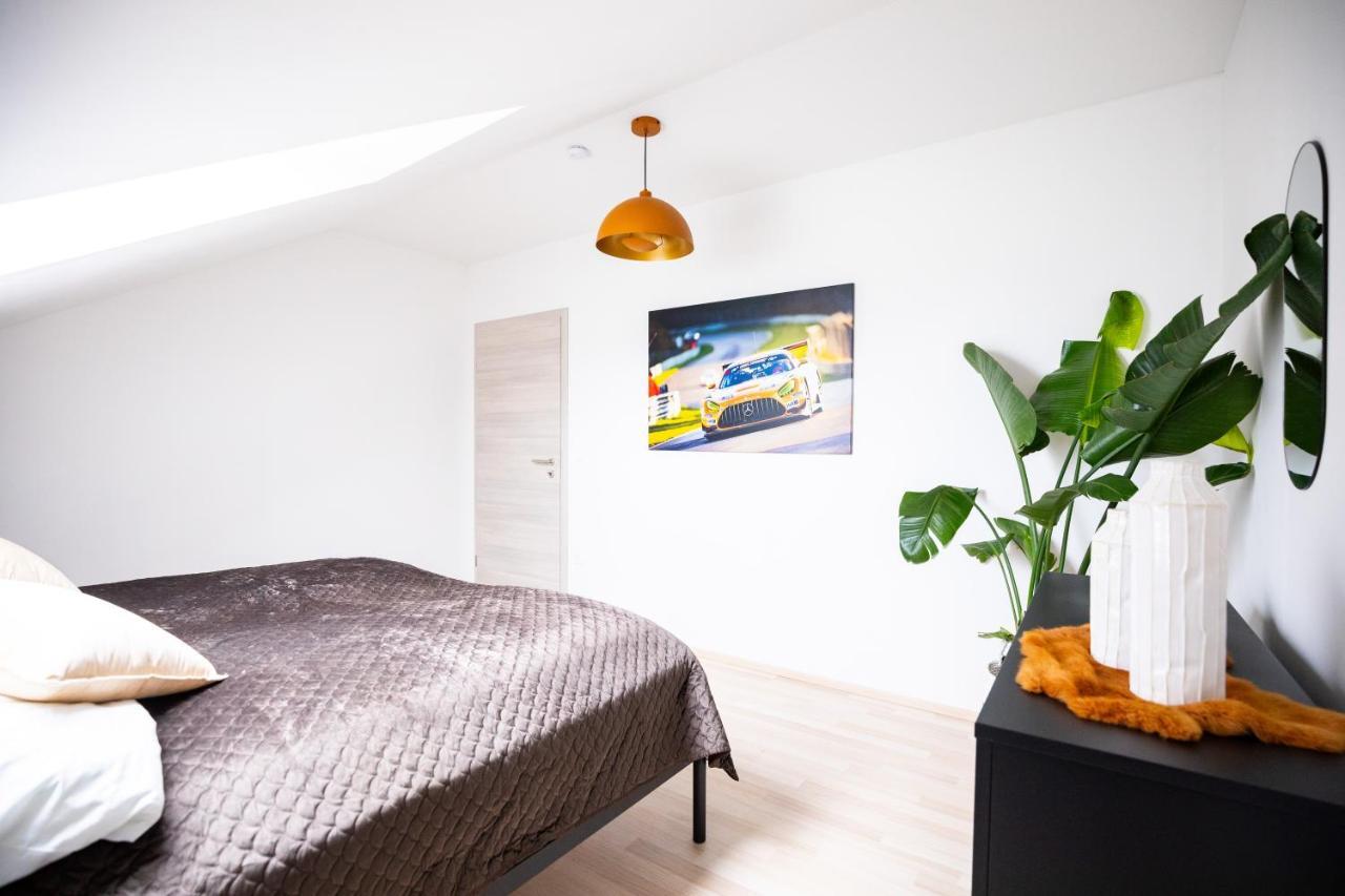 Design-Ferienwohnung In Kelberg Am Nuerburgring: Platz Fuer 6, Kueche, Wifi, Netflix Extérieur photo