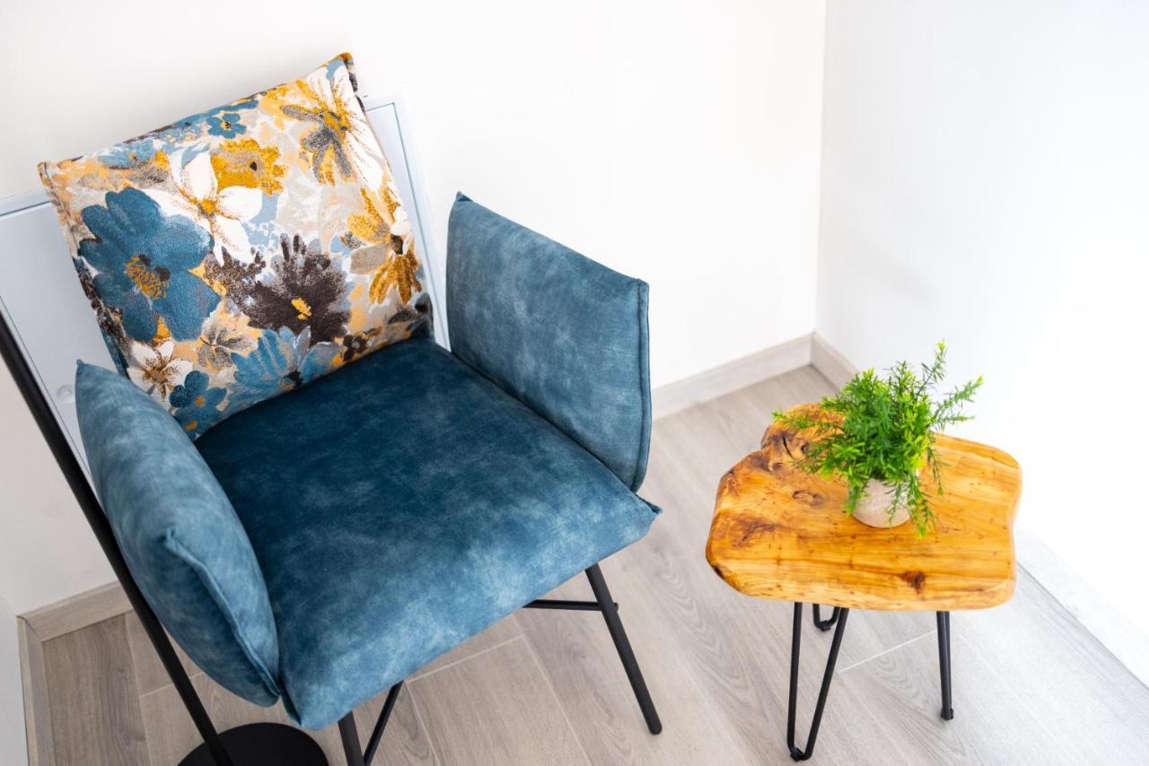 Design-Ferienwohnung In Kelberg Am Nuerburgring: Platz Fuer 6, Kueche, Wifi, Netflix Extérieur photo