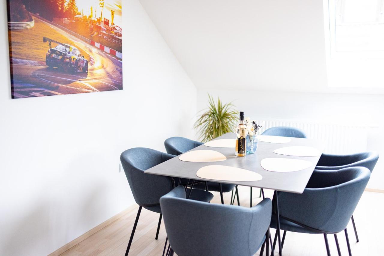 Design-Ferienwohnung In Kelberg Am Nuerburgring: Platz Fuer 6, Kueche, Wifi, Netflix Extérieur photo